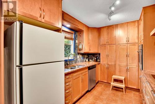 6422 Mack Road, Peachland, BC - Indoor Photo Showing Kitchen With Double Sink