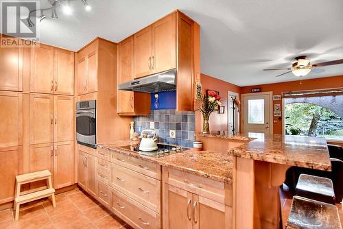 6422 Mack Road, Peachland, BC - Indoor Photo Showing Kitchen