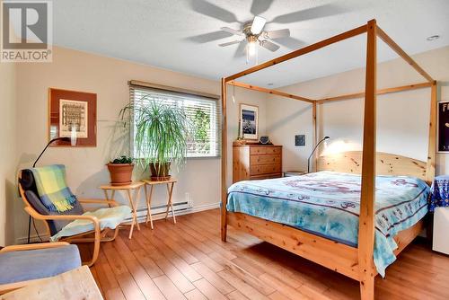 6422 Mack Road, Peachland, BC - Indoor Photo Showing Bedroom