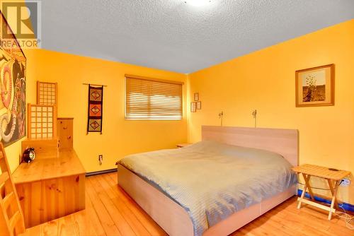 6422 Mack Road, Peachland, BC - Indoor Photo Showing Bedroom