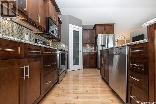 211 Beechdale Court, Saskatoon, SK - Indoor Photo Showing Kitchen