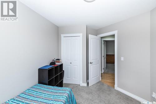 211 Beechdale Court, Saskatoon, SK - Indoor Photo Showing Bedroom