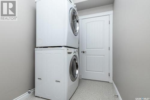 211 Beechdale Court, Saskatoon, SK - Indoor Photo Showing Laundry Room