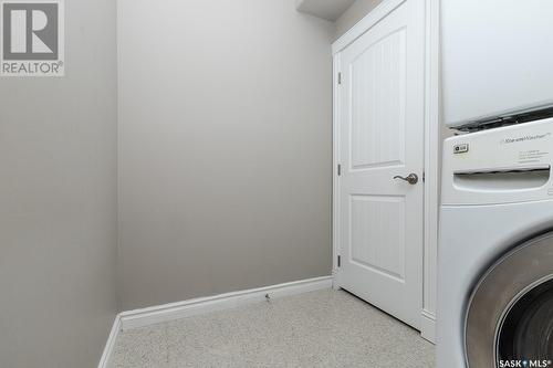 211 Beechdale Court, Saskatoon, SK - Indoor Photo Showing Laundry Room