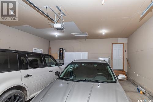 211 Beechdale Court, Saskatoon, SK - Indoor Photo Showing Garage