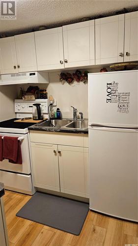 103 802B Kingsmere Boulevard, Saskatoon, SK - Indoor Photo Showing Kitchen With Double Sink