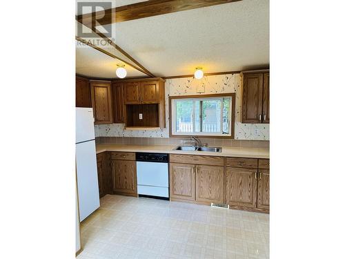 C52 7817 S 97 Highway, Prince George, BC - Indoor Photo Showing Kitchen With Double Sink