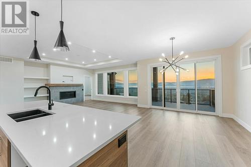 1154 Lone Pine Drive, Kelowna, BC - Indoor Photo Showing Kitchen With Double Sink With Upgraded Kitchen