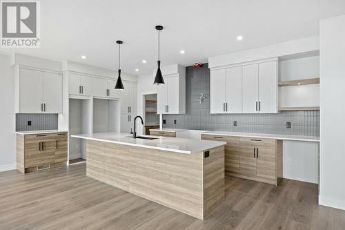 1154 Lone Pine Drive, Kelowna, BC - Indoor Photo Showing Kitchen With Upgraded Kitchen