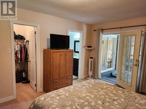 18 Russell Hill Road, Kawartha Lakes (Bobcaygeon), ON - Indoor Photo Showing Bedroom