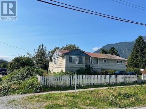 1246 Victoria Street, Squamish, BC - Outdoor