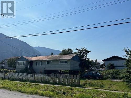 1246 Victoria Street, Squamish, BC - Outdoor