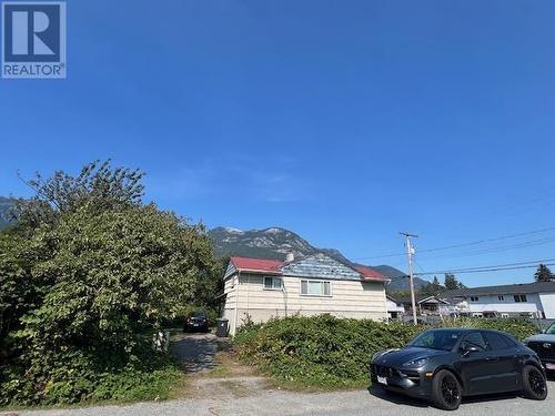 1246 Victoria Street, Squamish, BC - Outdoor