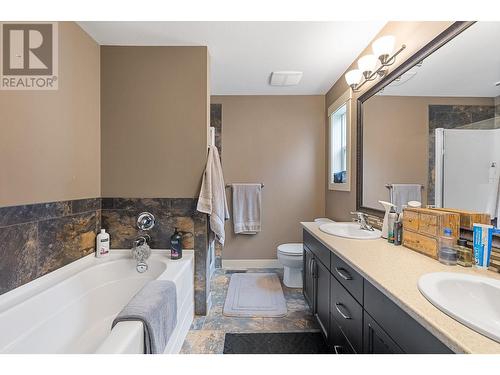 3094 Shetland Road, Kelowna, BC - Indoor Photo Showing Bathroom