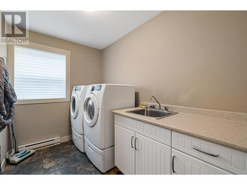 3094 Shetland Road, Kelowna, BC - Indoor Photo Showing Laundry Room