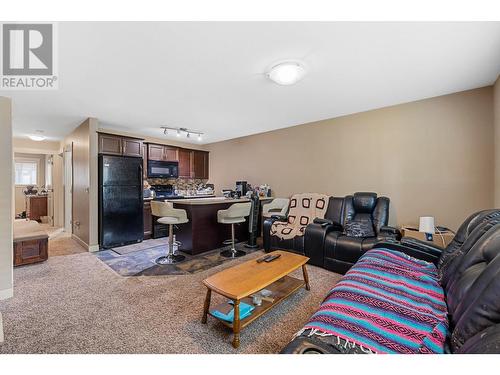 3094 Shetland Road, Kelowna, BC - Indoor Photo Showing Living Room