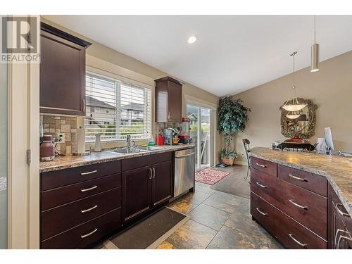 3094 Shetland Road, Kelowna, BC - Indoor Photo Showing Kitchen With Double Sink