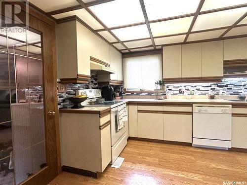 229 Aldridge Street, Bienfait, SK - Indoor Photo Showing Kitchen With Double Sink