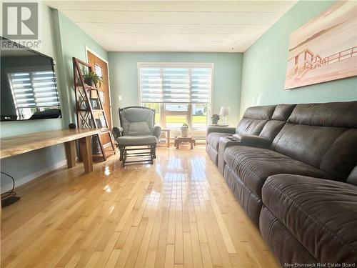 28 Des Chasseurs Street, Le Goulet, NB - Indoor Photo Showing Living Room