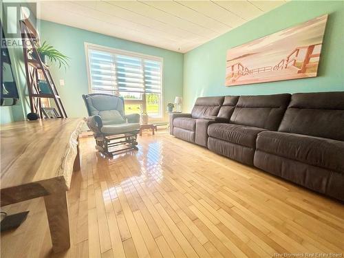 28 Des Chasseurs Street, Le Goulet, NB - Indoor Photo Showing Living Room