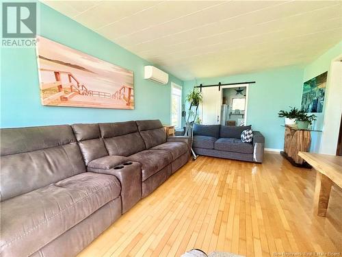 28 Des Chasseurs Street, Le Goulet, NB - Indoor Photo Showing Living Room