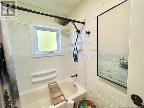 28 Des Chasseurs Street, Le Goulet, NB - Indoor Photo Showing Bathroom