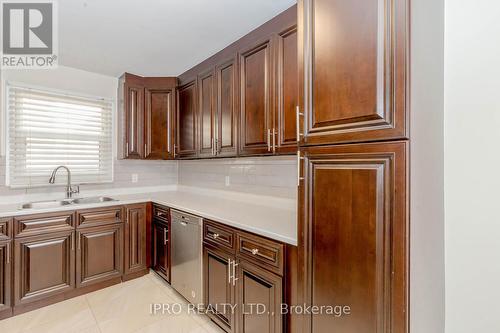 211 Leaside Drive, Welland, ON - Indoor Photo Showing Kitchen With Double Sink