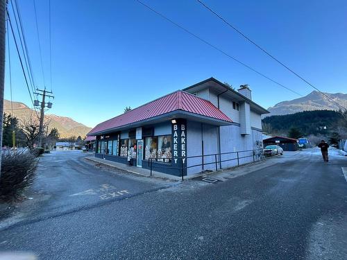 1-5, A,D,E 821 Sixth Avenue, Hope, BC - Outdoor