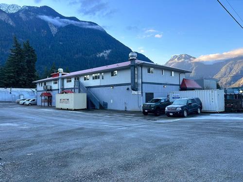 1-5, A,D,E 821 Sixth Avenue, Hope, BC - Outdoor