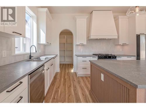 2452 Bradley Drive Lot# 11, Armstrong, BC - Indoor Photo Showing Kitchen With Double Sink With Upgraded Kitchen