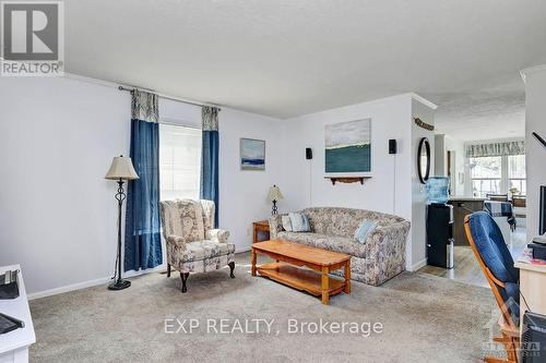 65 - 7481 Mitch Owens Road, Ottawa, ON - Indoor Photo Showing Living Room