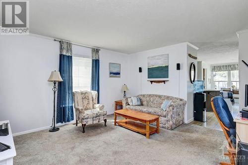 7481 Mitch Owens Road Unit#65, Ottawa, ON - Indoor Photo Showing Living Room