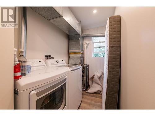 605 Seventh  Street, Nelson, BC - Indoor Photo Showing Laundry Room