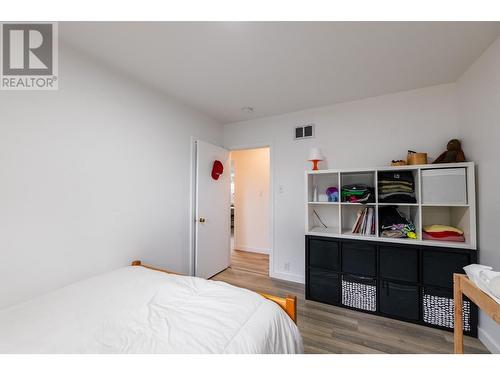 605 Seventh  Street, Nelson, BC - Indoor Photo Showing Bedroom