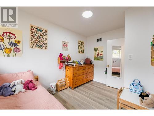 605 Seventh  Street, Nelson, BC - Indoor Photo Showing Bedroom