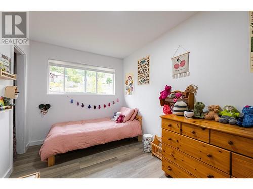 605 Seventh  Street, Nelson, BC - Indoor Photo Showing Bedroom