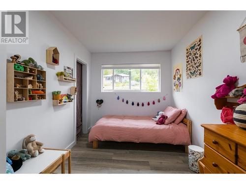 605 Seventh  Street, Nelson, BC - Indoor Photo Showing Bedroom