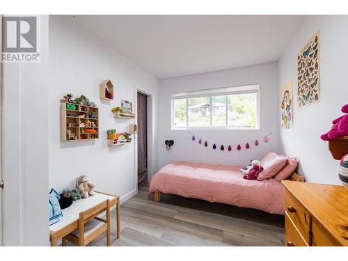 605 Seventh  Street, Nelson, BC - Indoor Photo Showing Bedroom