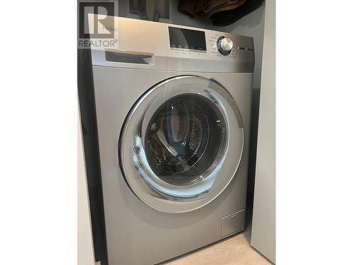 345 Dougall Road N Unit# 201, Kelowna, BC - Indoor Photo Showing Laundry Room