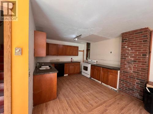 8479 Red Mountain Road, Silverton, BC - Indoor Photo Showing Kitchen