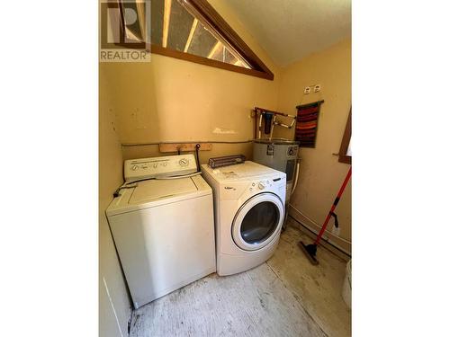 8479 Red Mountain Road, Silverton, BC - Indoor Photo Showing Laundry Room