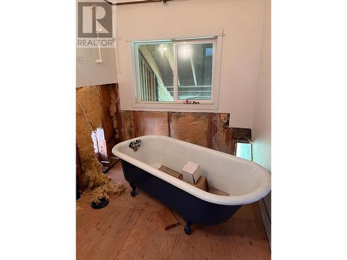 8479 Red Mountain Road, Silverton, BC - Indoor Photo Showing Bathroom