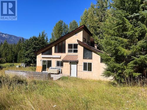 8479 Red Mountain Road, Silverton, BC - Outdoor