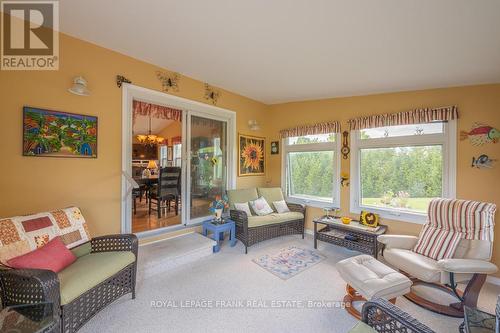 406 Lakehurst Circle Road, Galway-Cavendish And Harvey, ON - Indoor Photo Showing Living Room