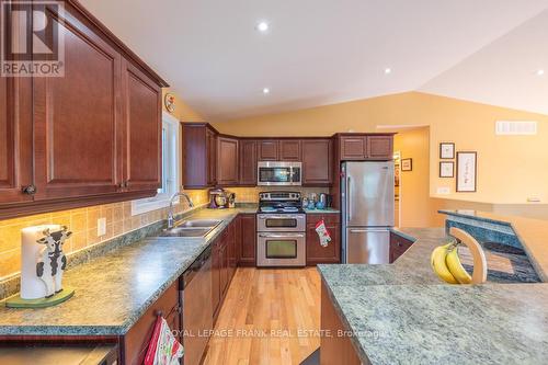 406 Lakehurst Circle Road, Galway-Cavendish And Harvey, ON - Indoor Photo Showing Kitchen With Double Sink