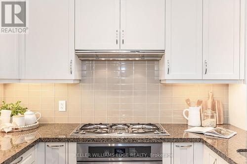 516 - 11 Bronte Road, Oakville (Bronte West), ON - Indoor Photo Showing Kitchen With Upgraded Kitchen