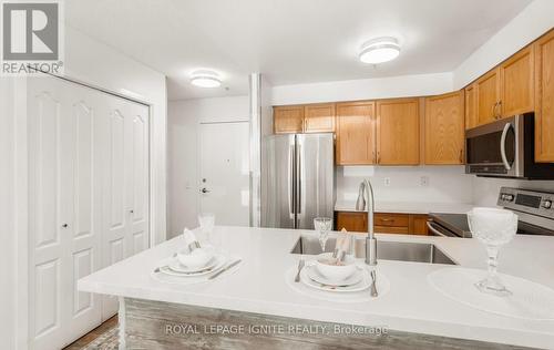 2101 - 6 Dayspring Circle, Brampton (Goreway Drive Corridor), ON - Indoor Photo Showing Kitchen With Upgraded Kitchen