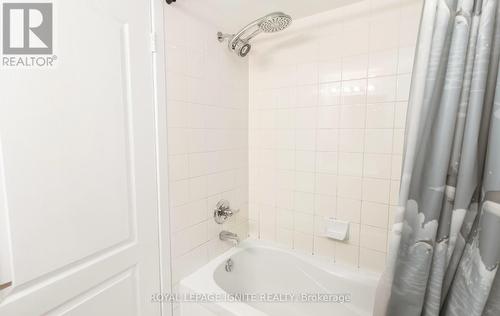 2101 - 6 Dayspring Circle, Brampton (Goreway Drive Corridor), ON - Indoor Photo Showing Bathroom