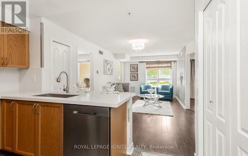 2101 - 6 Dayspring Circle, Brampton (Goreway Drive Corridor), ON - Indoor Photo Showing Kitchen With Upgraded Kitchen