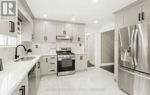 3325 Victory Crescent, Mississauga (Malton), ON - Indoor Photo Showing Kitchen With Double Sink With Upgraded Kitchen